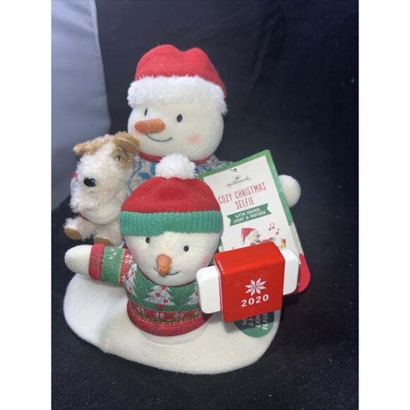 Hallmark - 2020 Cozy Christmas Selfie - Singing, Animated Snowman Family - New - Picture 8 of 8